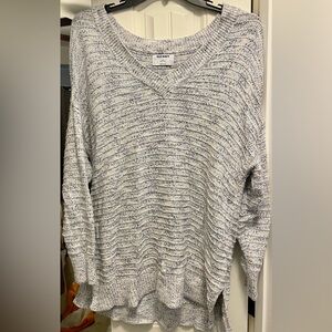 Old Navy Women's V-Neck Sweater in Gray and White